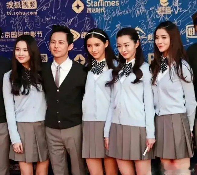 何炅的《栀子花开》的四个女主演，现在最火的竟然是宋轶，另一个就认识张予曦……​