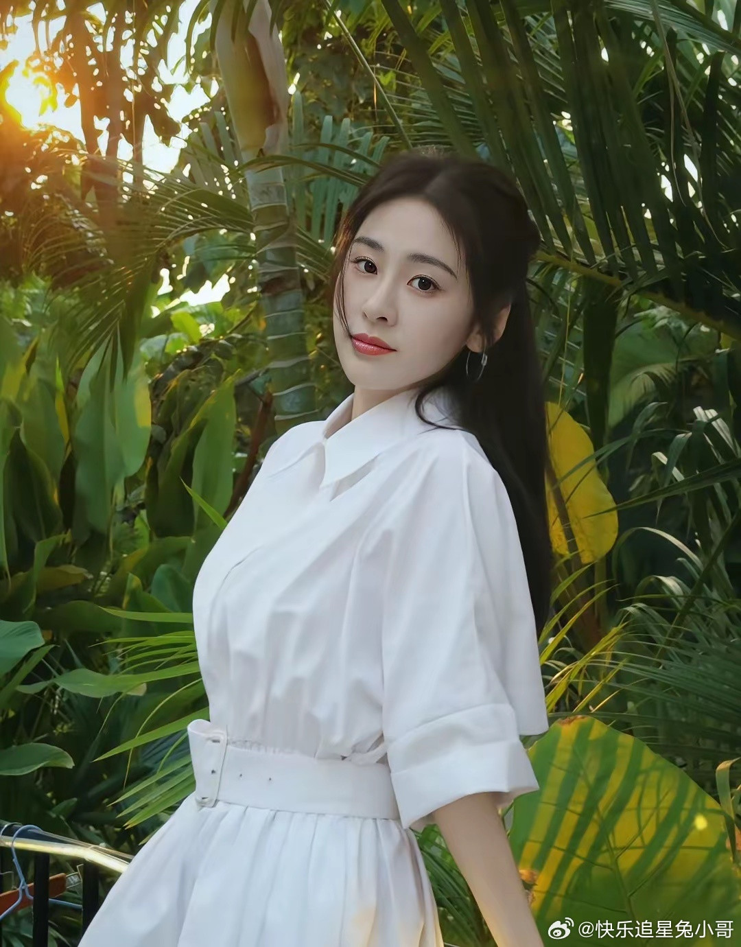 张碧晨与华晨宇的女儿judy都7岁了，已经到了妈妈腰那么高了，两人还是共同抚养孩