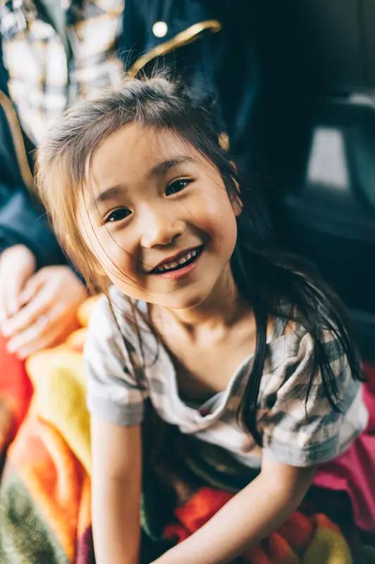 朋友的女儿,真的是太强了。三年前,她大学毕业了,父母让她考教师编,她没有听父母的