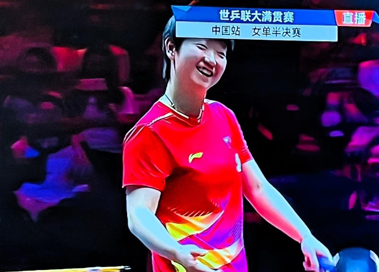 最欢乐的比赛[大笑]孙颖莎跟陈幸同对阵，孙颖莎的赛点里，陈幸同连续两个擦边