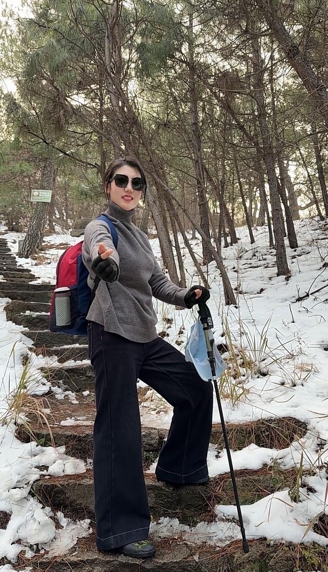 登一座山，赴一场热爱，把疲惫丢在途中，把风景藏在心里爬山