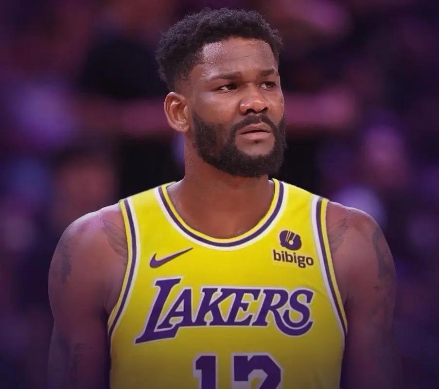 艾顿参与进攻还是太少了，艾顿出场29分钟51秒，8投6中，70%以上的命中率，然