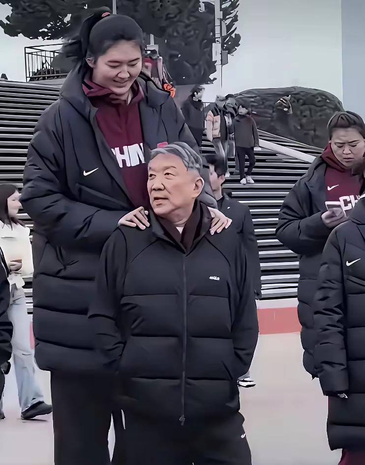 李月汝、韩旭、陈玉婕、罗欣棫、张曼曼、杨舒予、陈明伶、唐子婷、王佳琦、王思雨，张