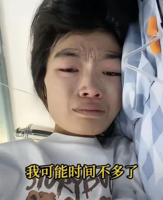 24岁的黄丽芳，7月9日走了，刚考上教师编，还没上讲台。父亲二级残疾，母亲一人打