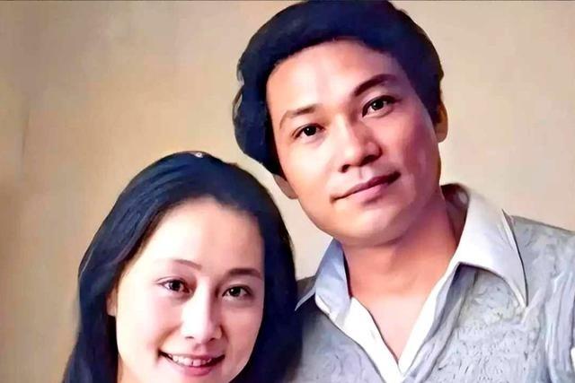 75岁的黄梅莹一场重病，才看清当初下嫁的穷小子金鑫有多狠。当年她演渴望红遍全国，