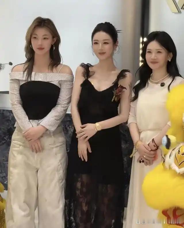 薇娅二胎孕肚照曝光状态绝了，不仅没有疲惫感反而越孕越美，这松弛感太让人羡慕