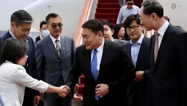 3年前，蒙古想跟美国做稀土生意，结果发现自家没港口，于是想低价租用中国天津港50