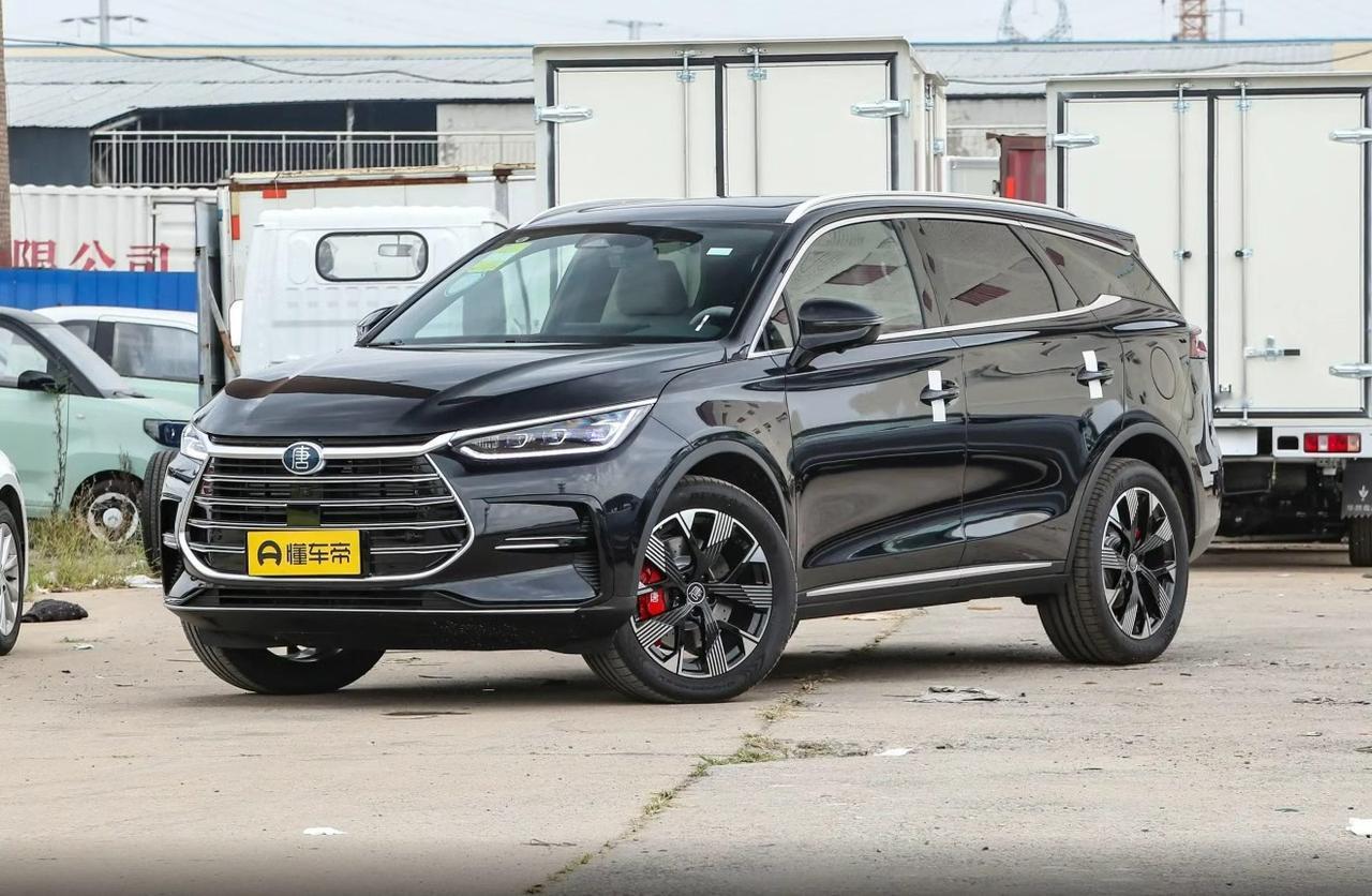 朋友小王想买个二手SUV，纠结了好久，最后把目标锁定在了比亚迪唐DM上。我问他为