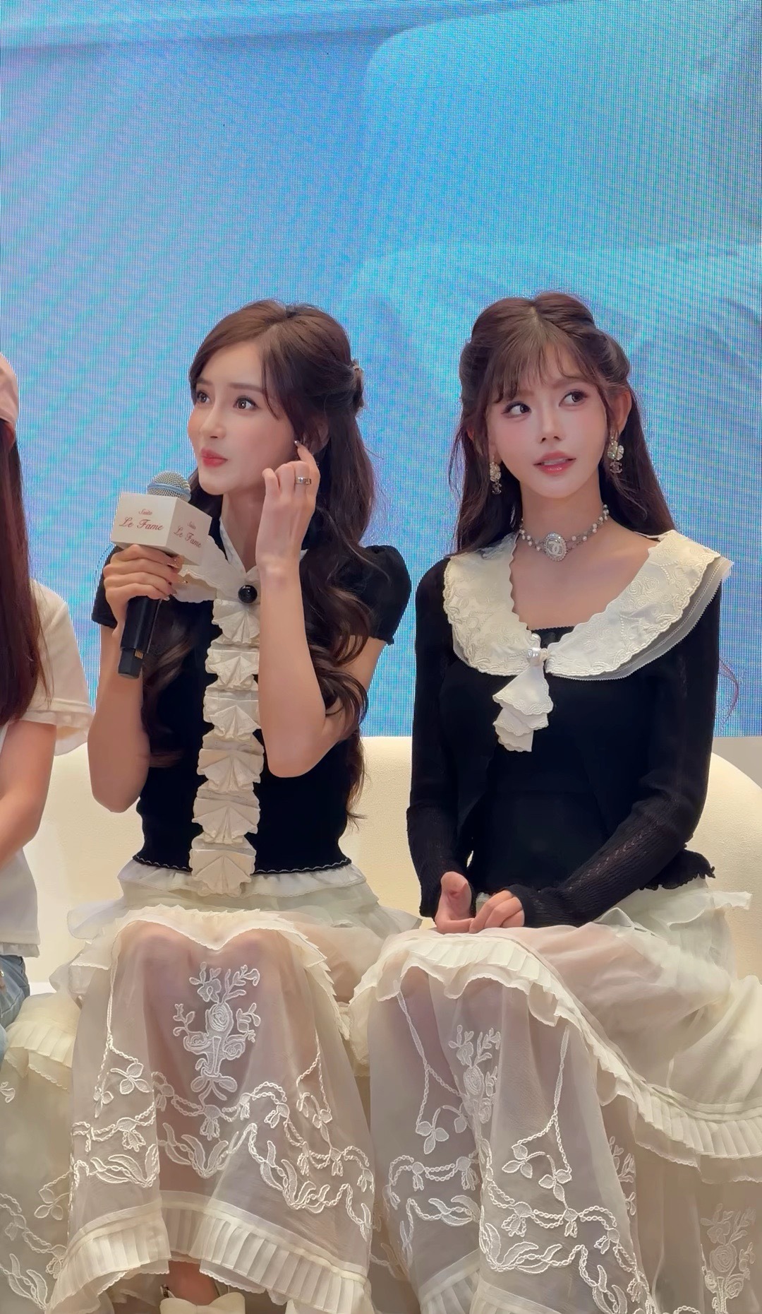 Angelababy韩安冉同框网红和明星的差距显而易见，韩安冉的脸越来越僵。