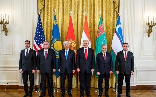 高市早苗瞄准中俄后院，喊来中亚五国办峰会，想拉中亚加入日本阵营？日本政坛在2