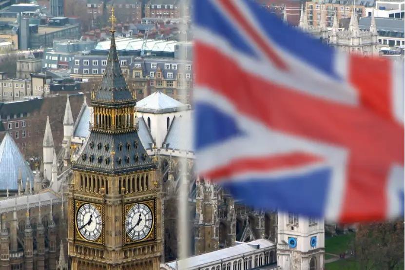 英国精英现在非常痛苦：对中国深恶痛绝，又想在中国赚大钱。最典型的例子就是现任