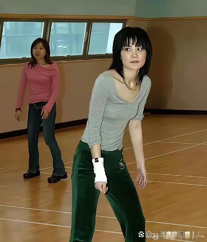 天后王菲年轻时候美不美，看看这一组素颜照就知道其庐山真面目了。