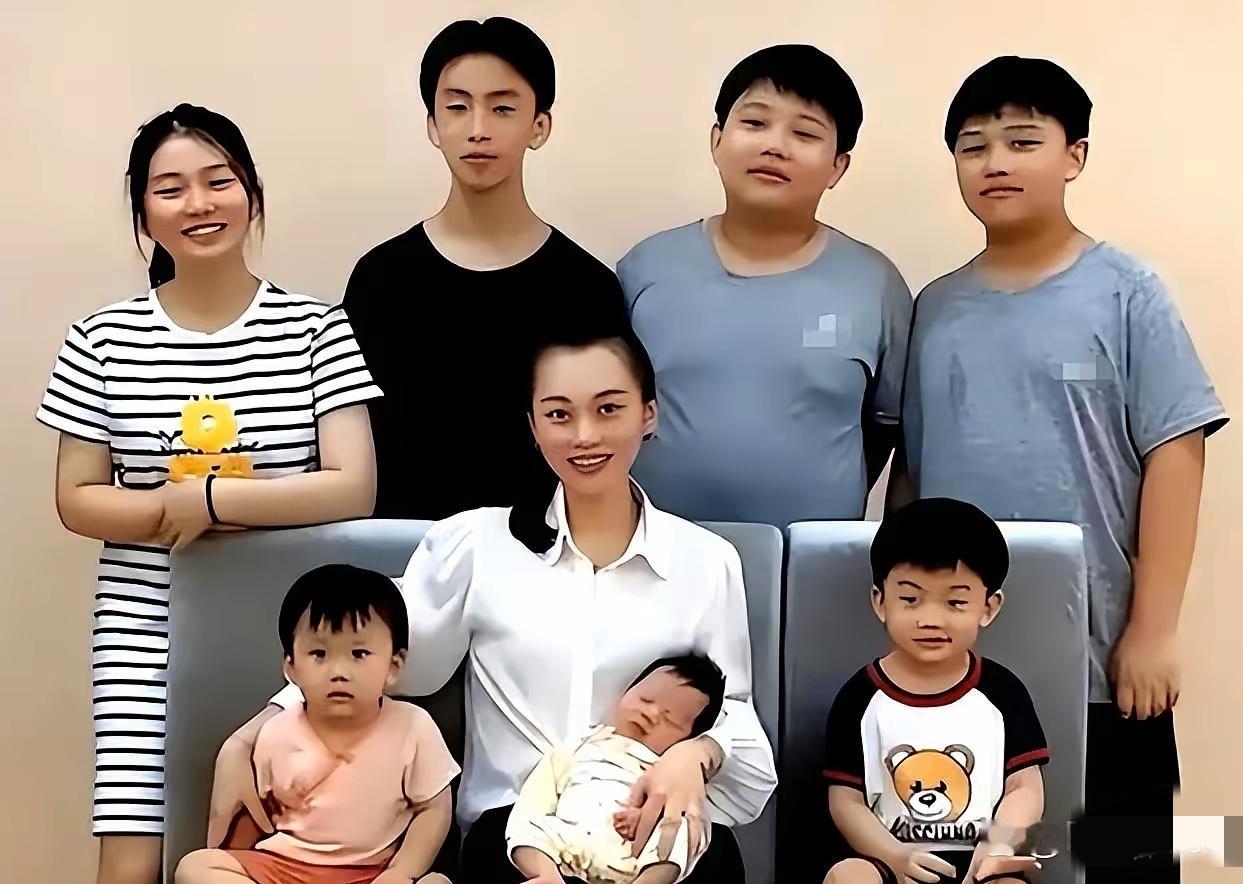 她嫁给了一个北京大学的高材生，就给丈夫使劲生孩子，连续要了7个孩子，还说自己的丈