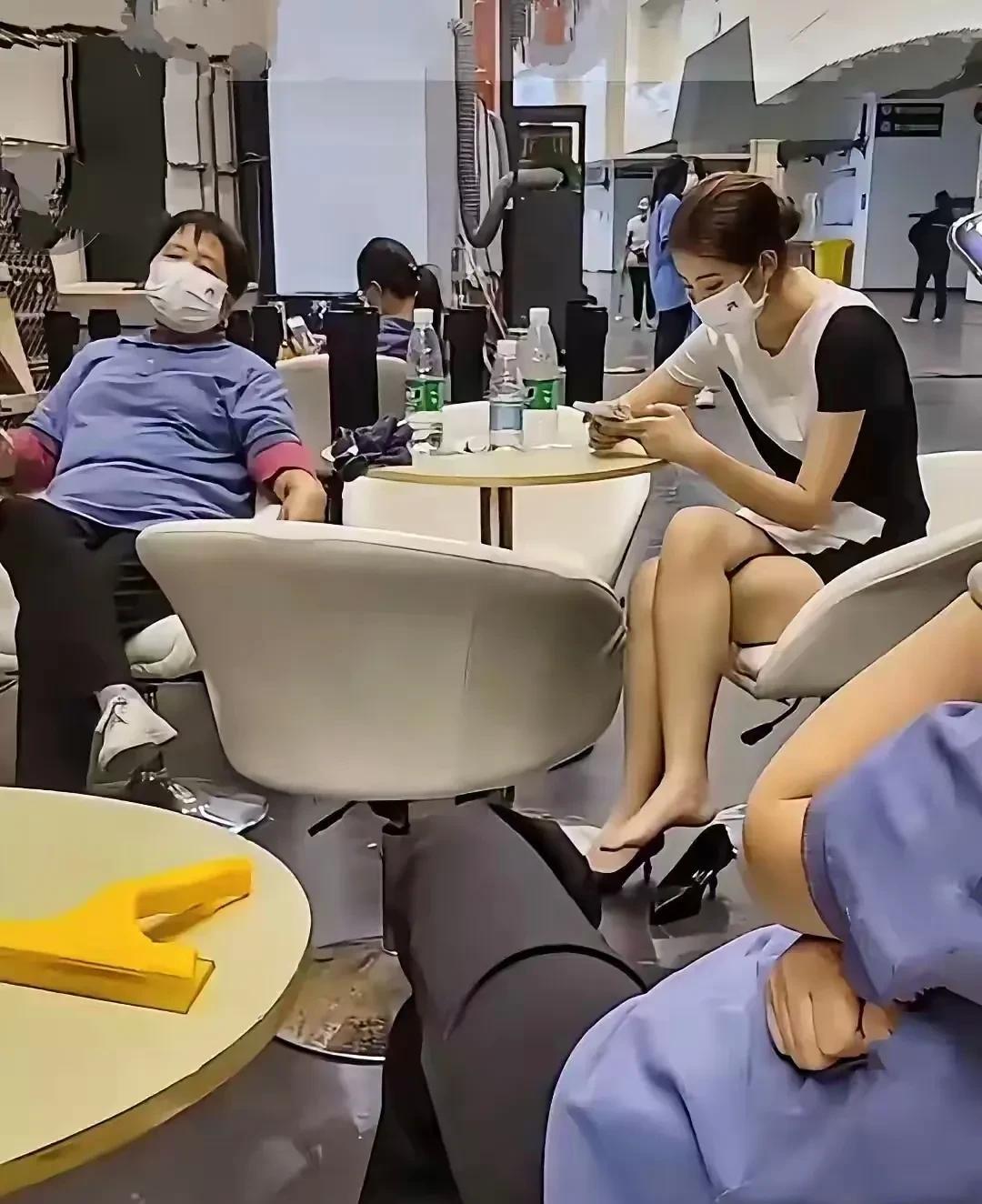 怎么样才能要到她的联系方式？