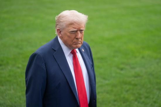 美以突袭伊朗仅5天，局势就彻底反转，特朗普总统的位置都快保不住了！美国不仅没能实