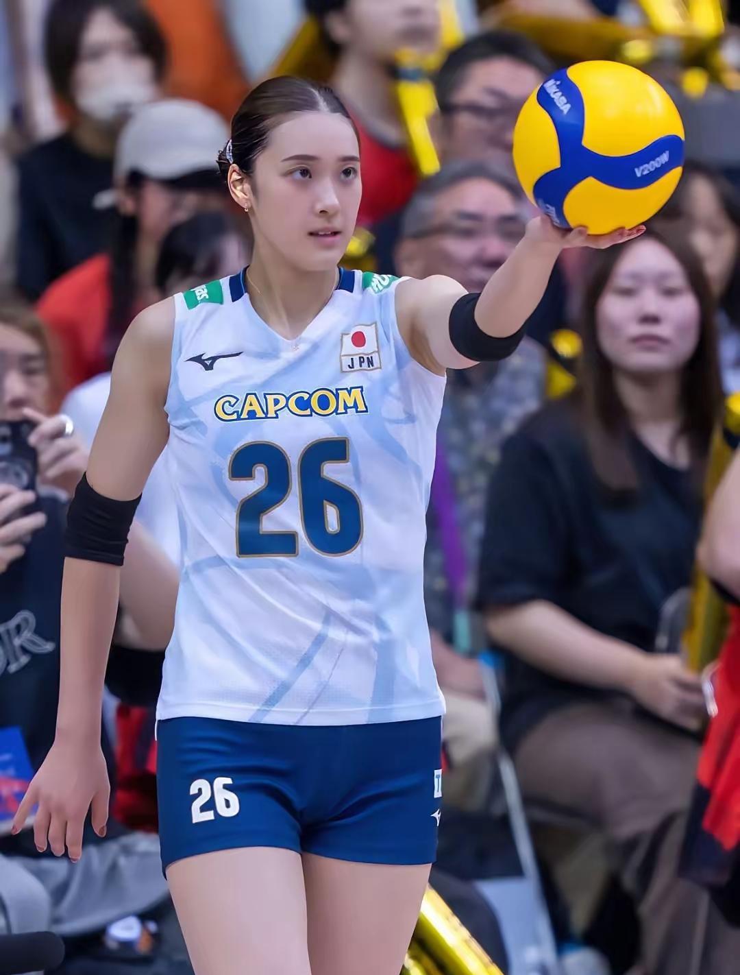 不得不说，日本女排真的一直以来都不缺美女，从木村纱织，佐藤淑乃，吉村志穗，菅山薰