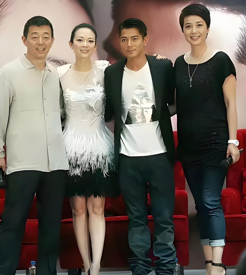 左二这位美女是谁，看着比右一这位美女有气质。
