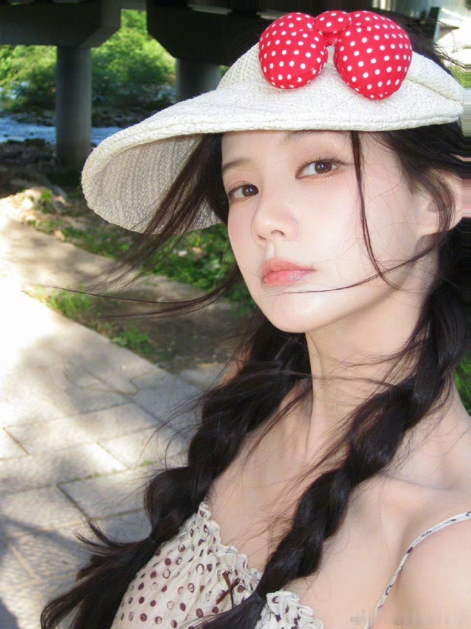 李一桐夏日甜心，十八宫格每张都可以是头像的程度😍😍