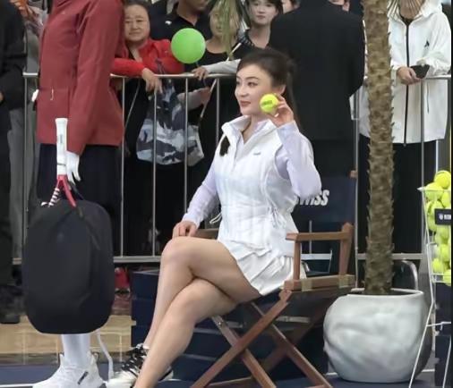 这身材太壮了，很匀称，丰满迷人，漂亮极了，你认出是谁了吗？