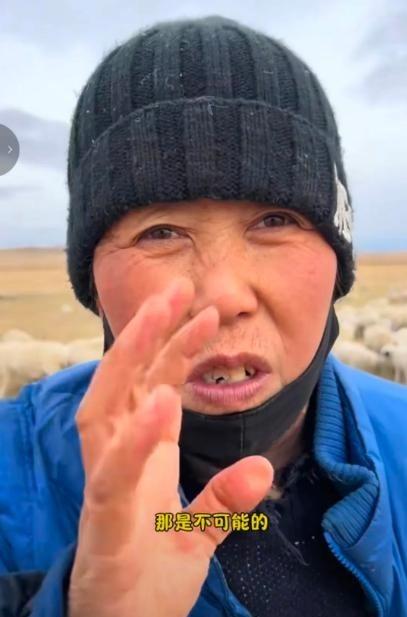 在内蒙古放牧1000多只羊的一位大姐曾告诉网友，千万不要去帮内蒙古那个老板放羊，