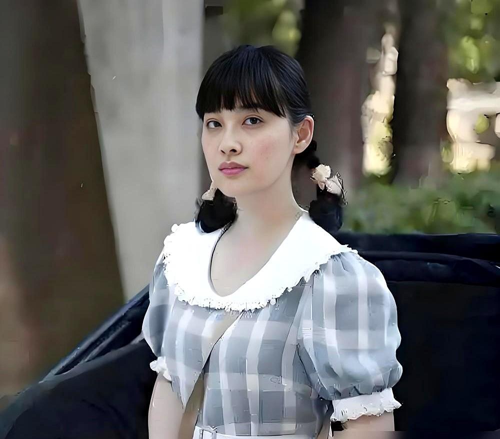 梅婷拍《父母爱情》这事，真值得聊聊。当年剧组预算紧，她临危受命，片酬拿了300万