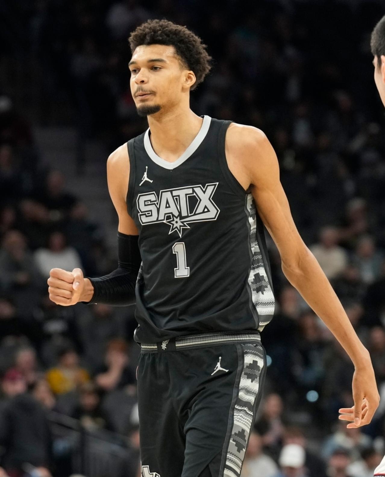 太强了！文班亚马狂砍26+12！马刺126:98老鹰，西决这么打真的有戏！今天