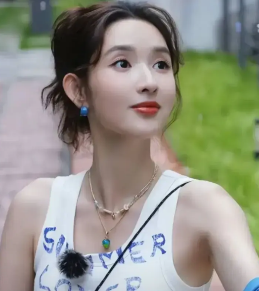 王玉雯的爸妈估计今晚睡不着了他们怎么也没想到王玉雯没有片酬也要拍戏，竟然是因