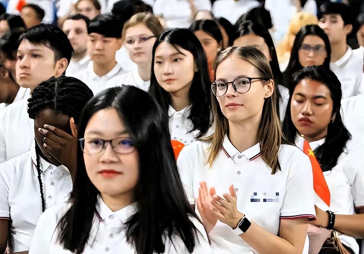 刚看过一个视频，一女主播问女留子，竟然觉得国外的男人那么好，又觉得自己是下嫁国男