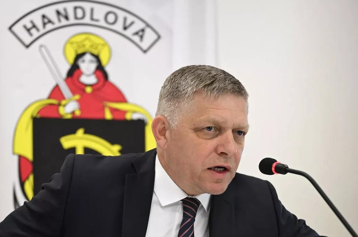 【菲佐——欧洲人间清醒客】当地时间11月27日，斯洛伐克总理菲佐称：从冲突一开