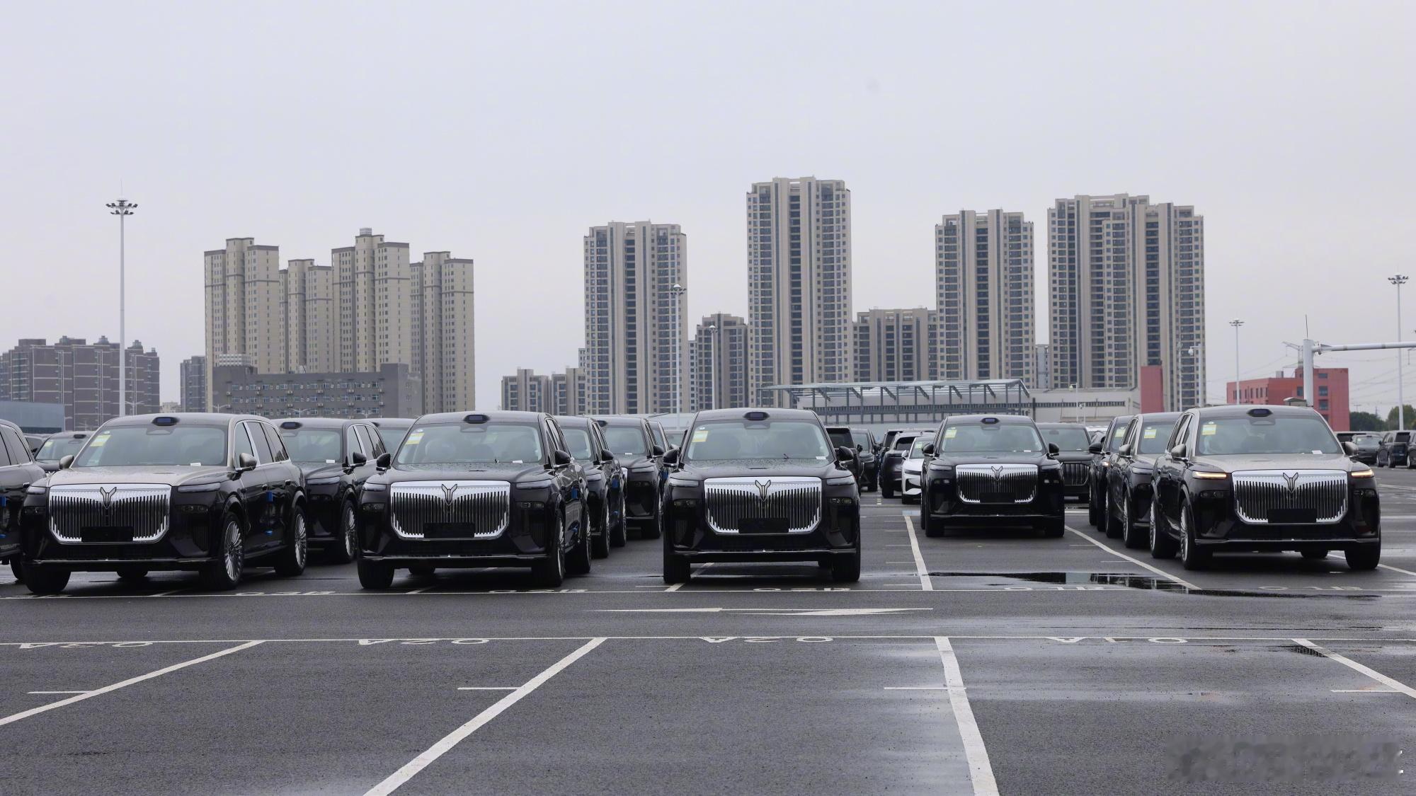 岚图泰山这新车11号已经开始往全国发运了，159座城市的200家店都能分到，像北