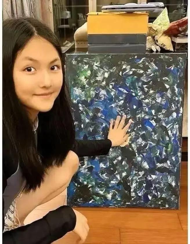 王诗龄：我这幅画颜色是不是很大胆？虽然有点乱，但我画的时候超开心，笔触要自由一点