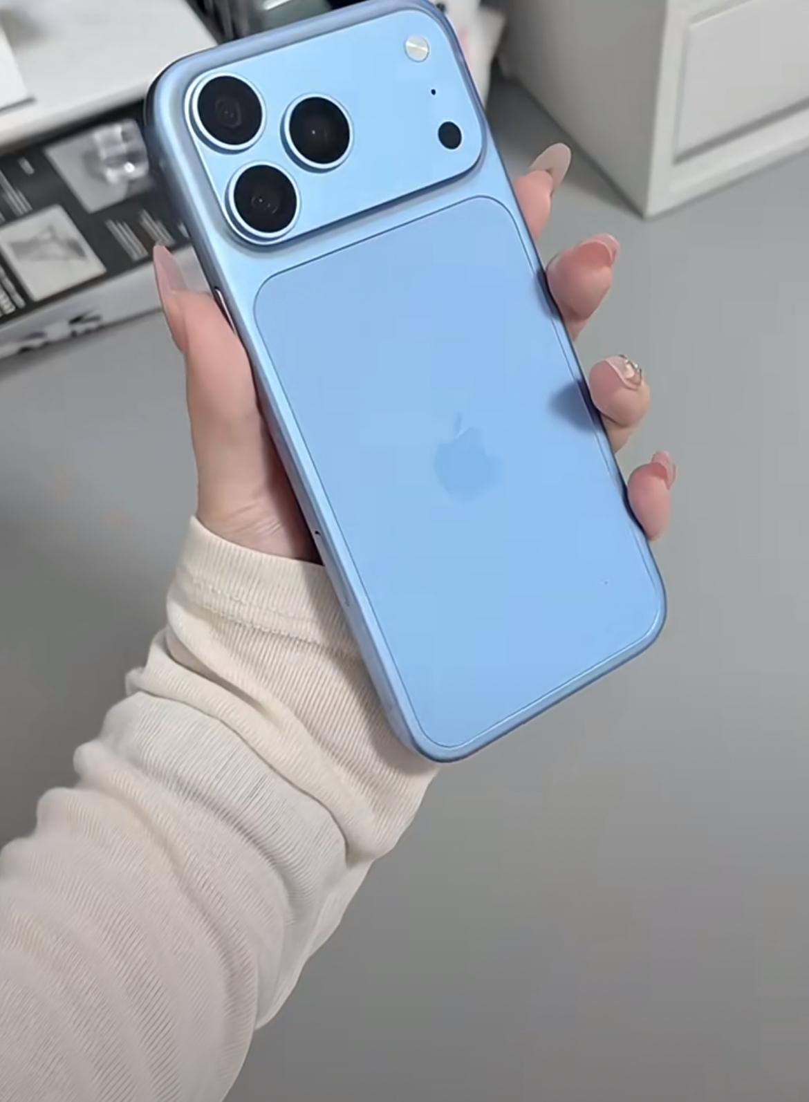 上手iPhone18ProMax，这个蓝色真的一言难尽😮‍💨看完真机展