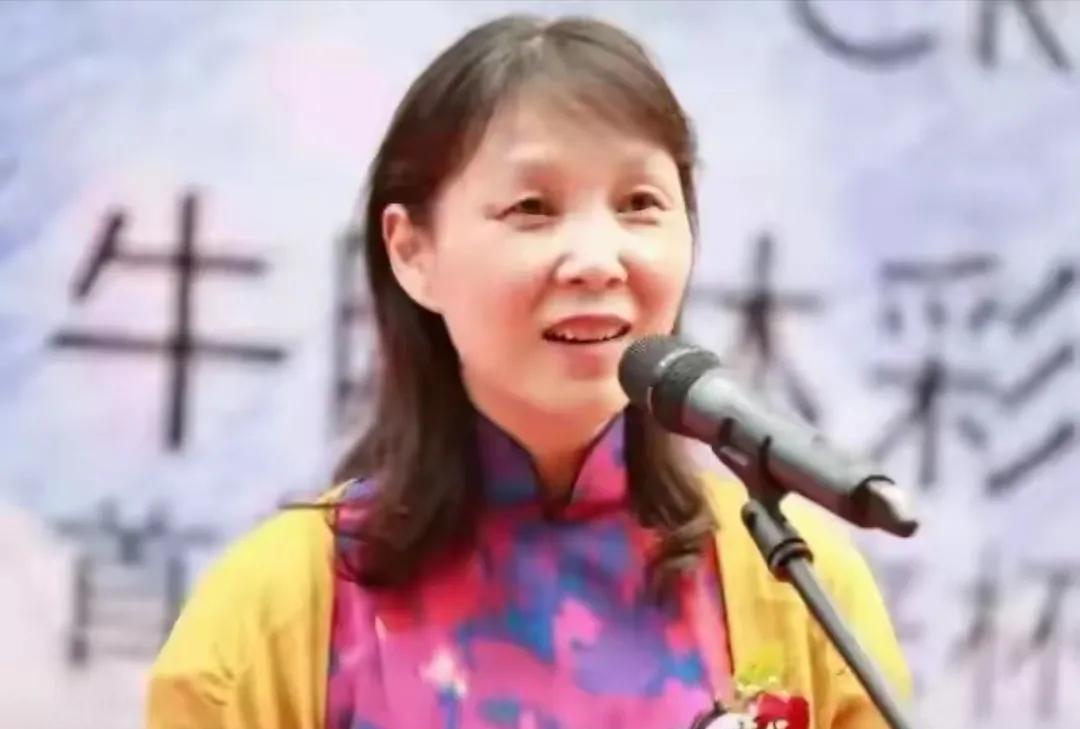 最近刷手机的时候，这家人的事儿想不看都不成。杜建英在几十年前就敢无名无分地给人