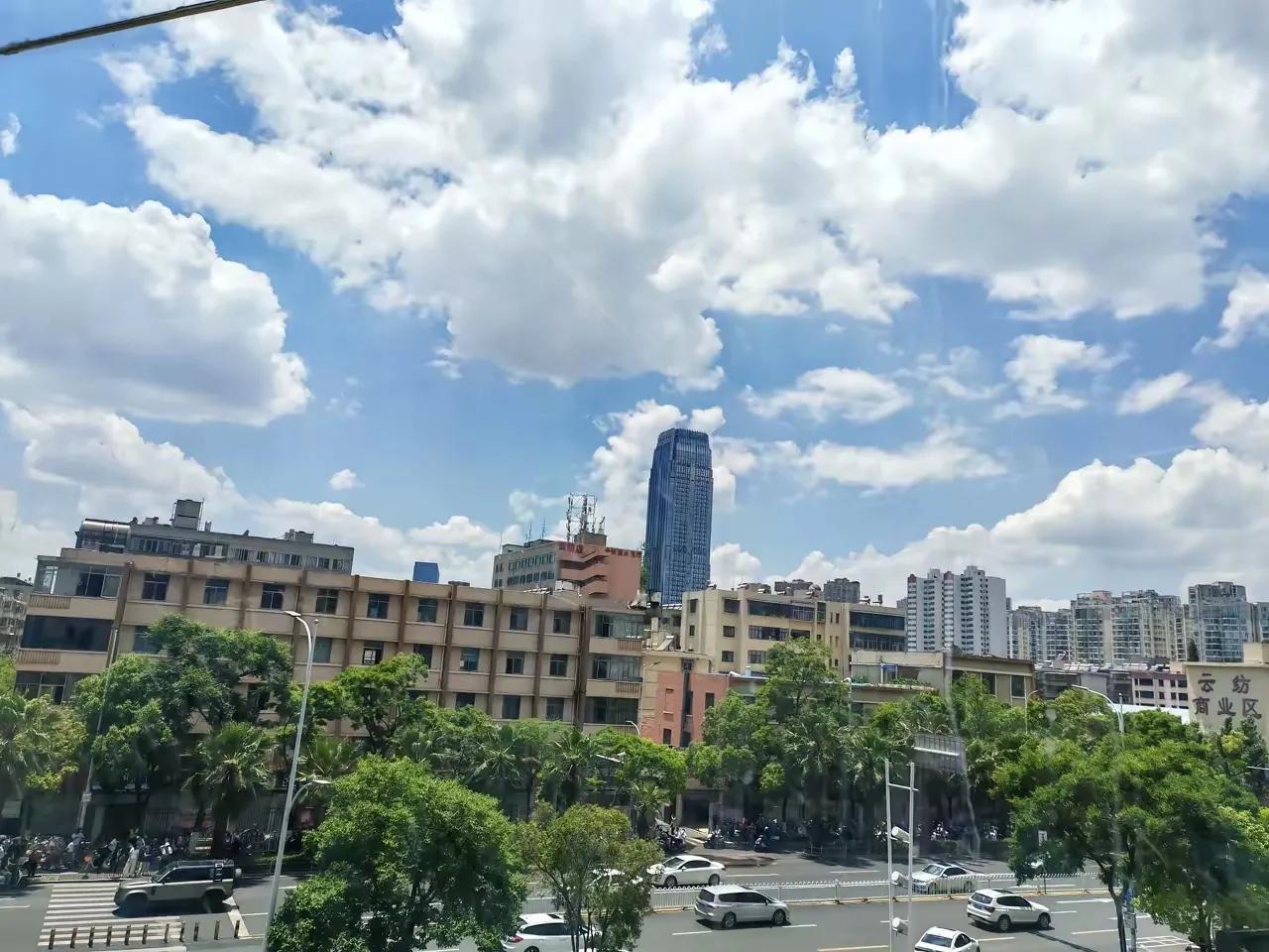 昆钢大厦，是位于昆明市环城南路上一幢由为时的昆钢集团有限公司投资建造的大楼，于2