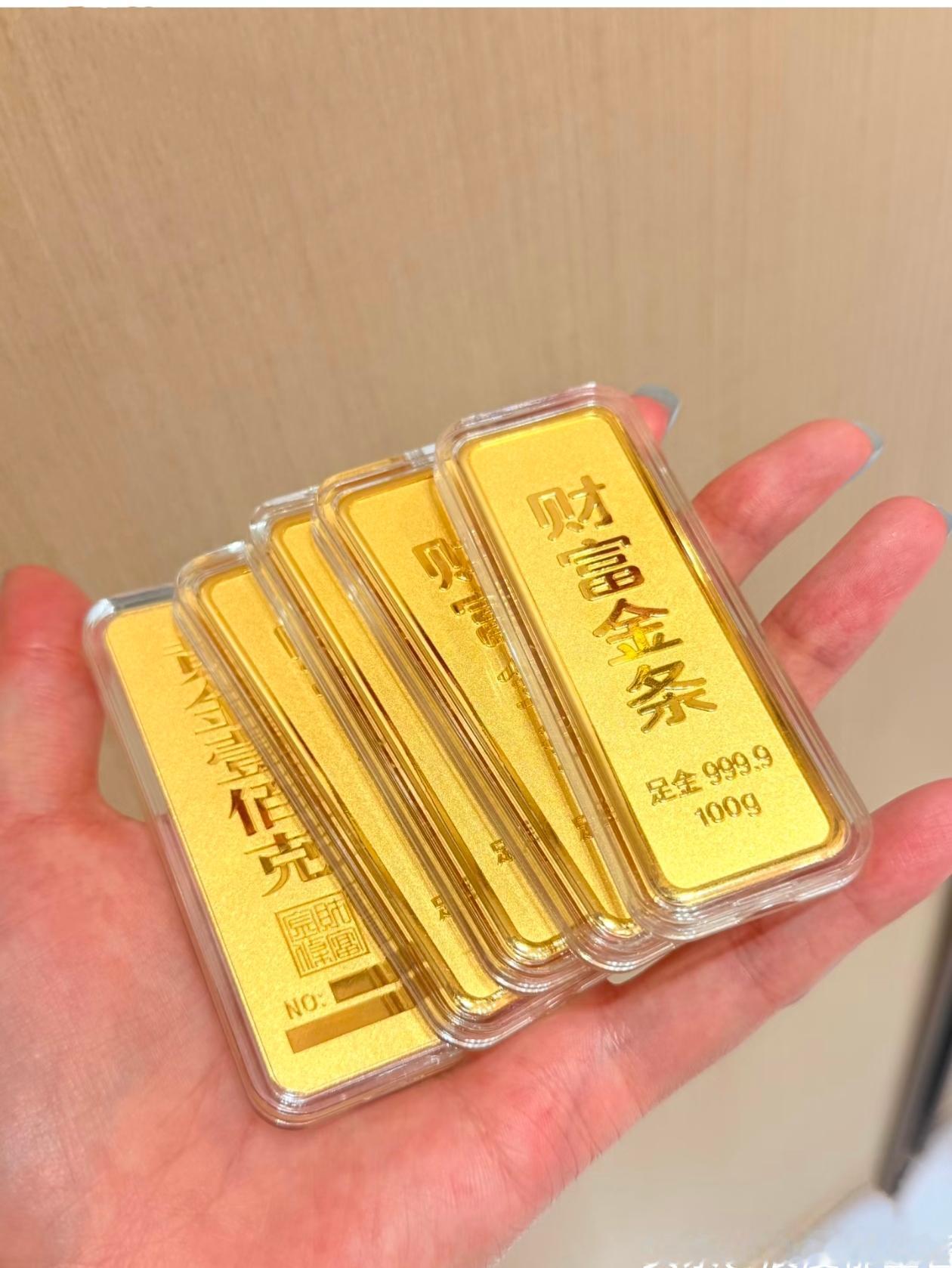 半年屯黄金500吨，年轻人不买股票只囤黄金，老一辈直呼看不懂。老一辈看不懂的