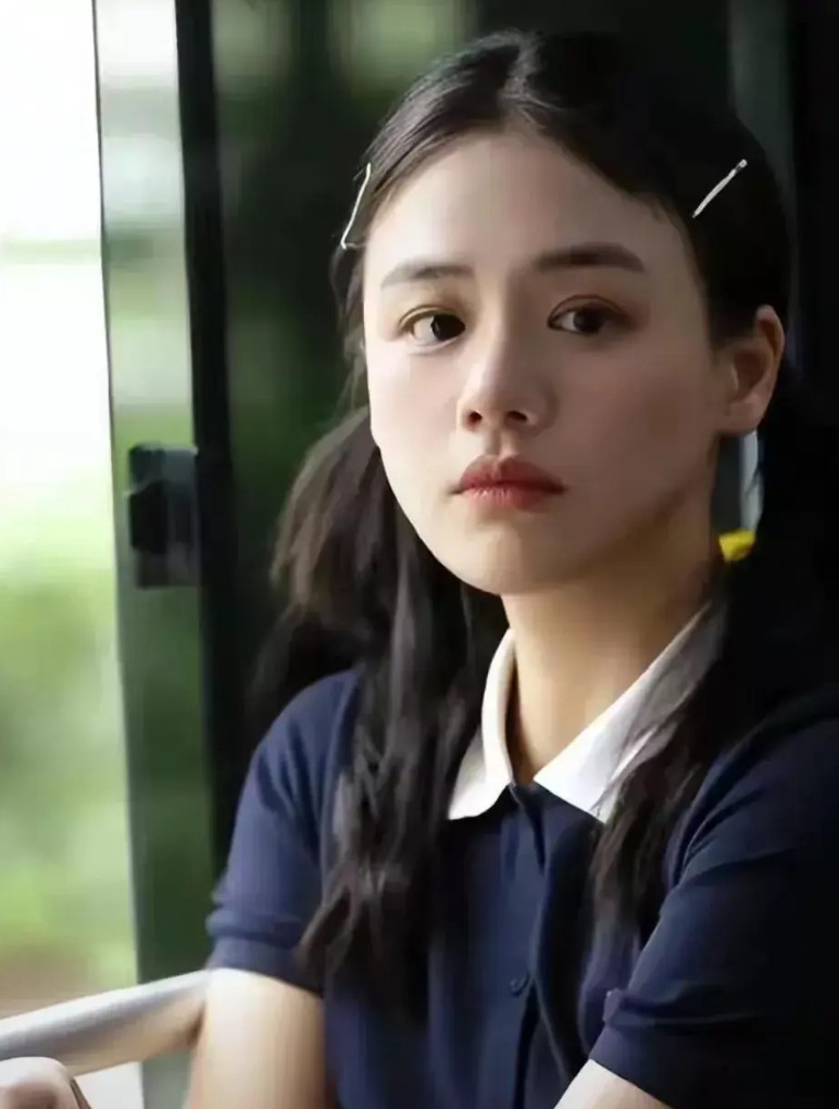 听说马思纯家人当初瞧不上欧豪，觉得他是想借恋情上位的凤凰男，为了拆散他俩，可没少