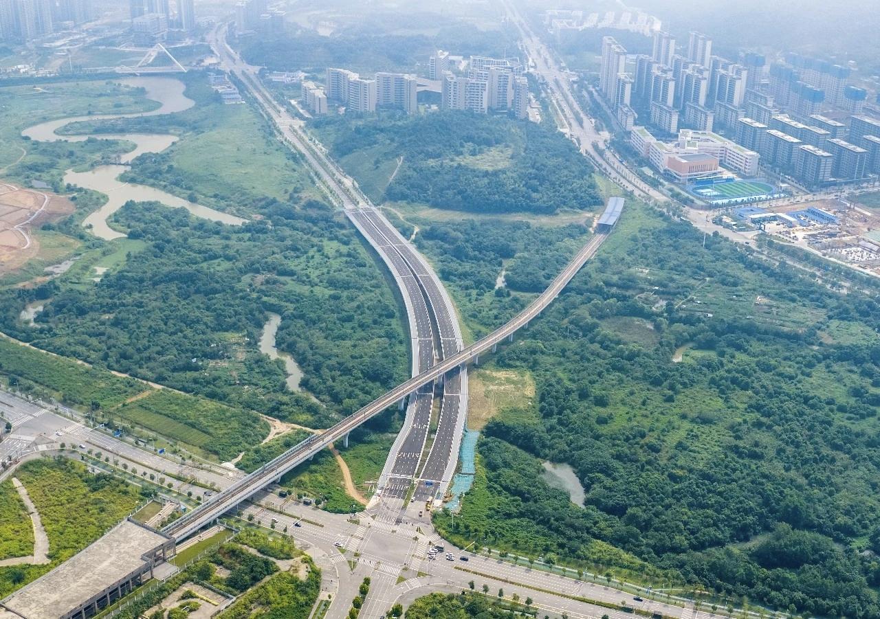 跨园飞虹贯东西梅溪湖梧桐路三号桥通车片区主干道全线贯通跨园飞虹落成，梅