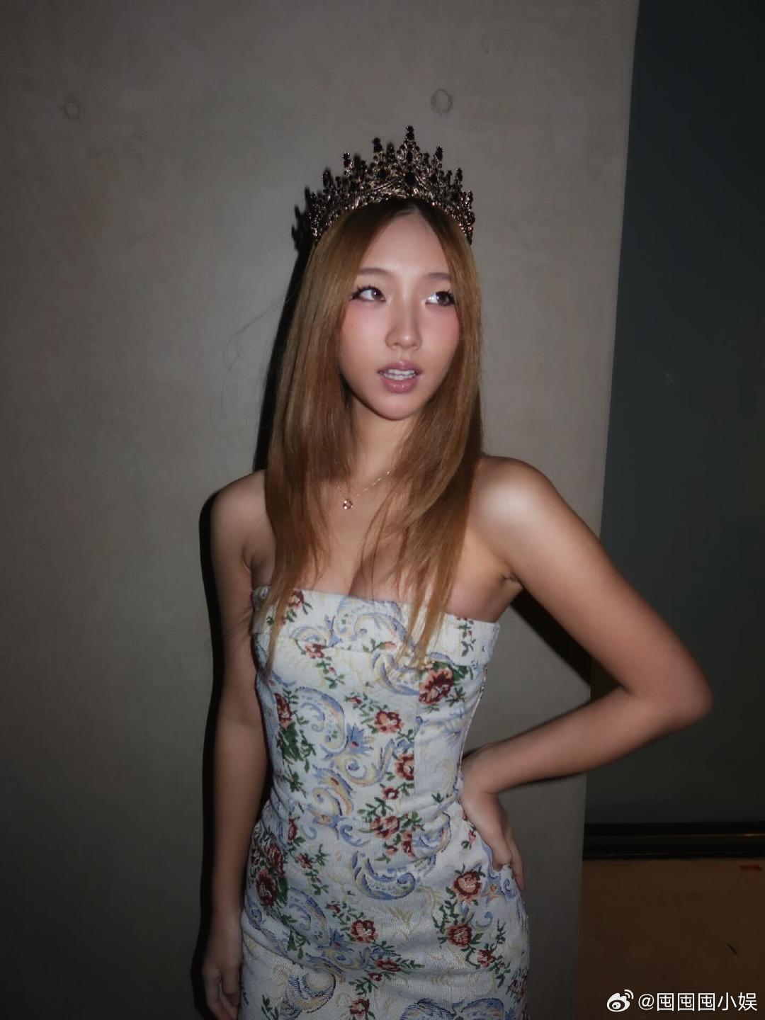 小S大女儿晒美照小S大女儿Elly许曦文晒美照，很有留学生的感觉了。小S大女儿E