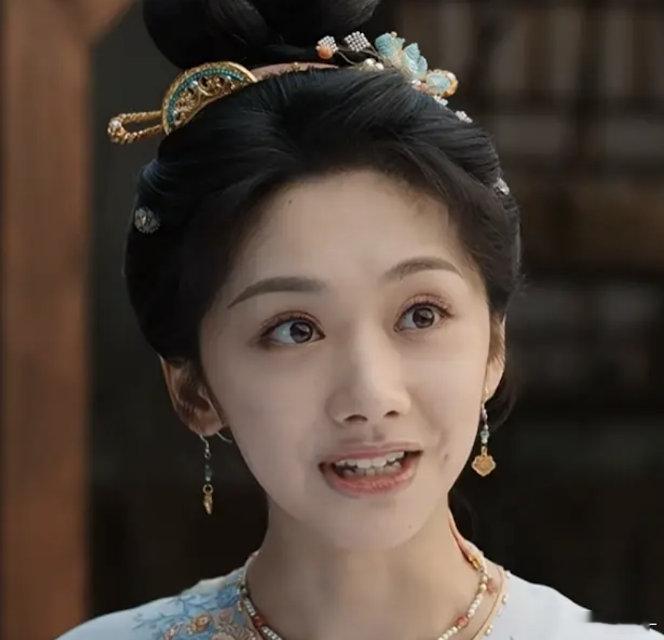 献鱼的时候拍的那套仙侠写真还可以，这部古偶妆造偏落地确实一般​​​
