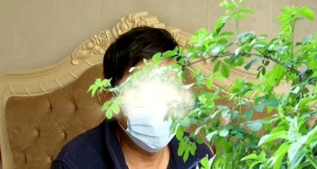 上海一老汉找对象，结婚后被要求登记“永久居住权”，否则不过夫妻生活。老伯按照