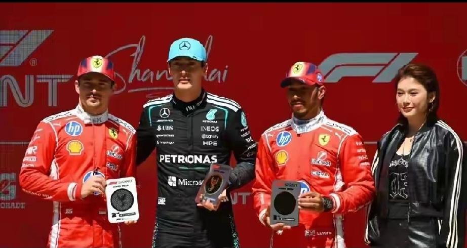 上海F1群星扎堆！吴艳妮颁奖遭冷落，关晓彤陈若仪美腿吸睛3月