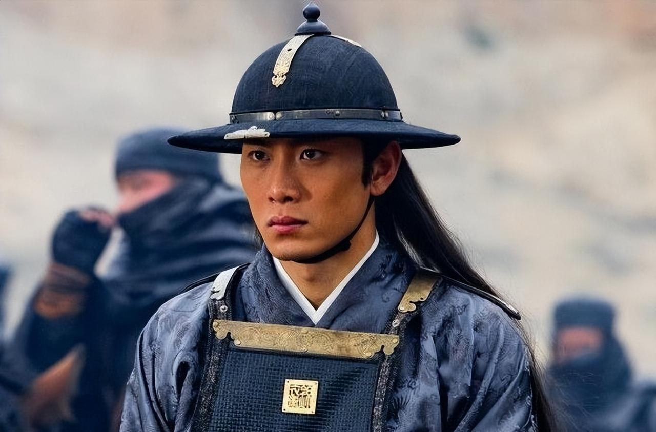 史弼，元朝名将，力大无穷，活了86岁。史弼能举起400多斤重的石狮子，且行走自如