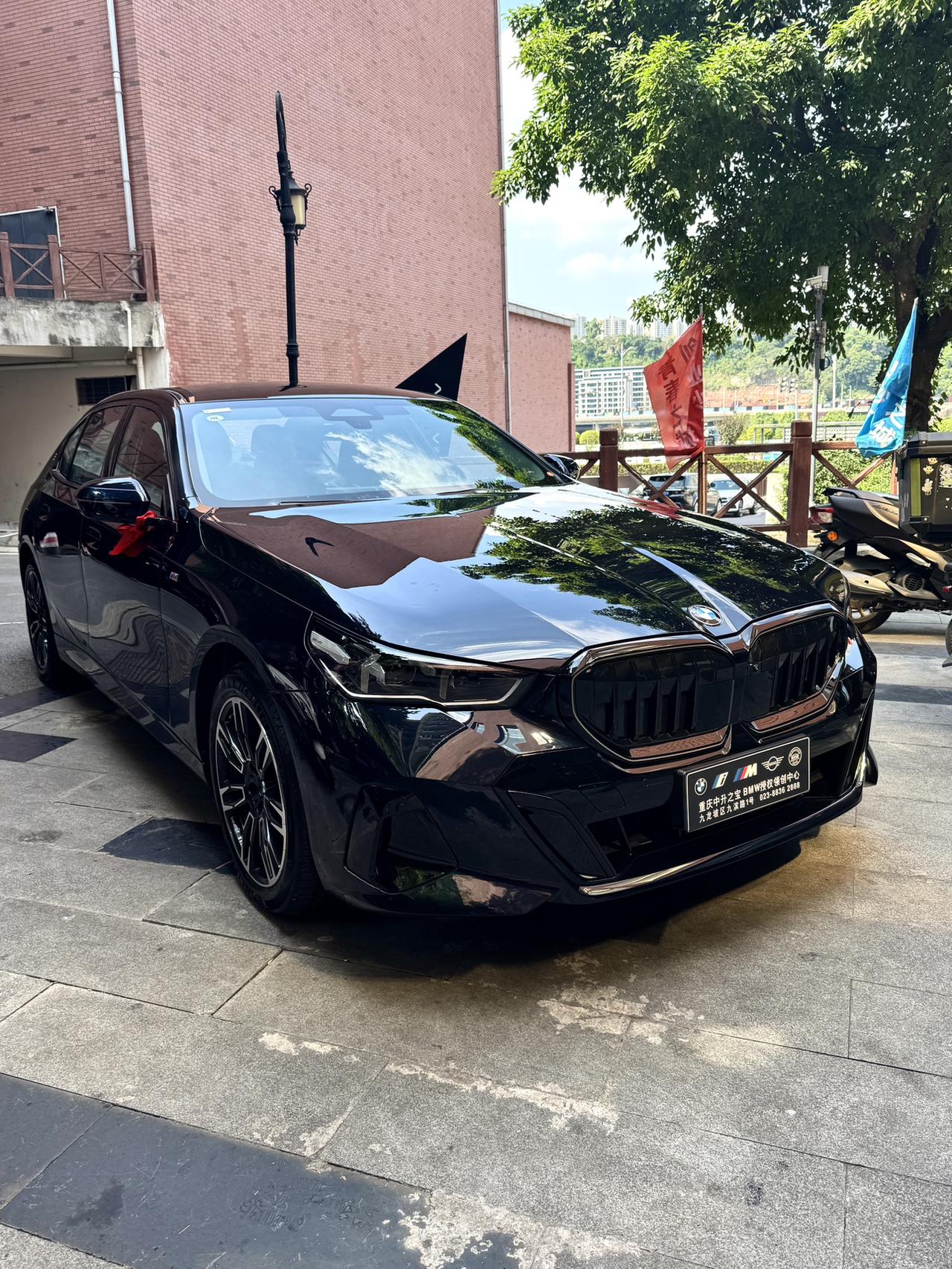 说实话因为颜值才买会不会被喷25款上耀夜套件后是真帅了不少，一定要上530听劝