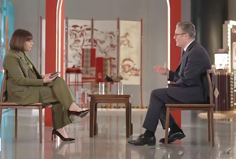 1月30日，斯塔默非常自豪地说：“通过我的沟通，中方已经明确表示，解除了对英国5