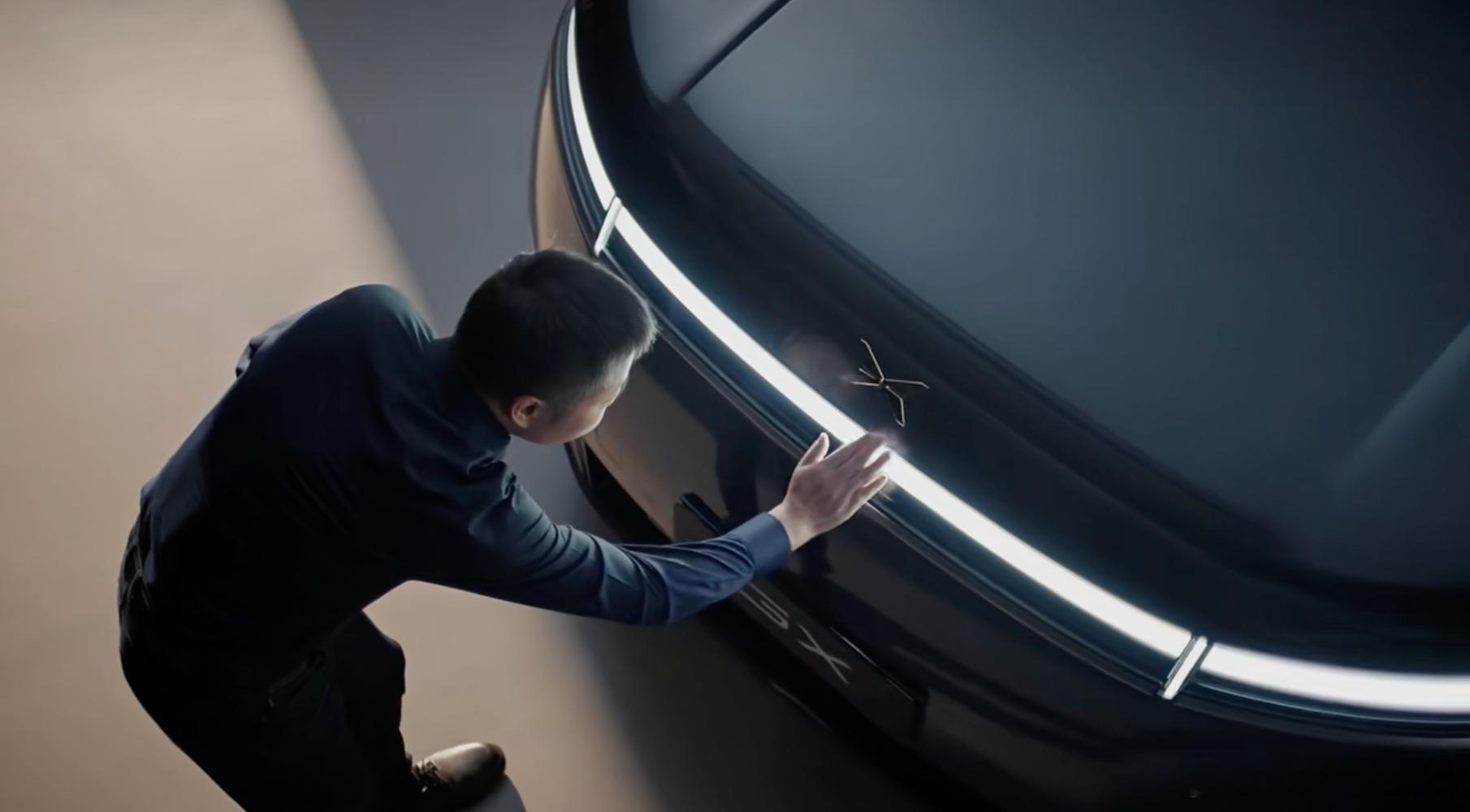 你方唱罢我登场....今天蔚来ES9静态解密，小鹏GX也陪了支视频。侧面