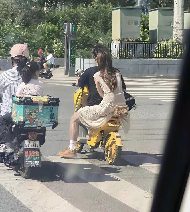 这个图有点意思亮点很多呢