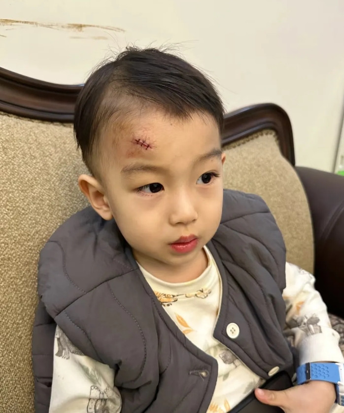 我今天没看好孙子，那孙子摔破了脸儿子回到家就大骂让我滚我没说话收拾好行李就走了在