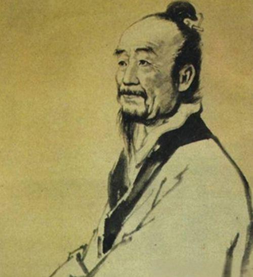 公元前207年，张苍眼睁睁看着刀斧手磨刀霍霍，周围人压着他，一步步推上刑台。浑身