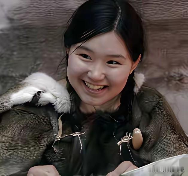 看看这些面孔，长得和我们像不像，他们就是格陵兰岛上的原住民，从相貌上看，和东方人