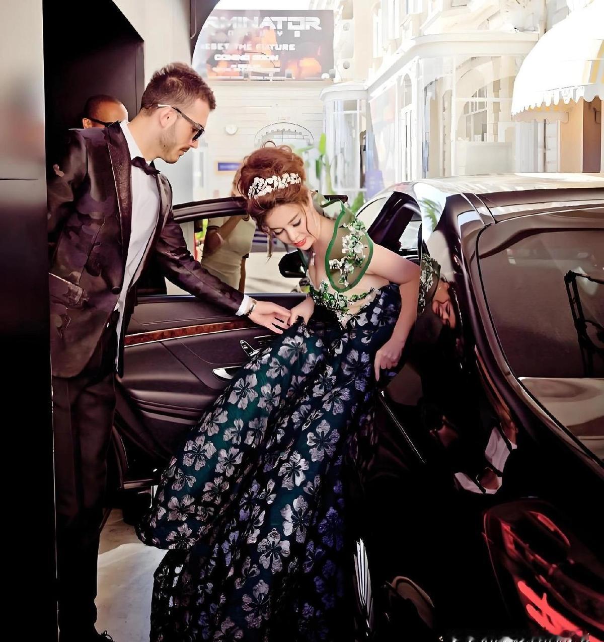 于文红和罗兰多，姐弟恋一开始像拍偶像剧。他喊她姐，她管他饭，他乖得像只被顺毛的